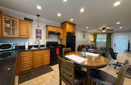 Highlands - Perkins Apartment | 2 br with Pool & washer dryer