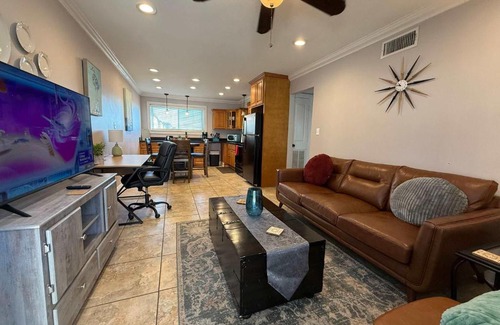 Highlands - Perkins Apartment | 2 br with Pool & washer dryer