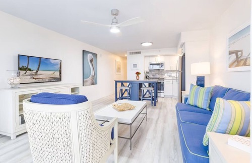 Captiva Apartment | 2 Bright One Bedroom Bayside Villas with Direct Beach Access & Fishing Fun