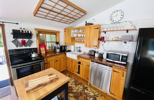 Washougal Cabin | 2 cabins for the price of one and Starlink wifi.