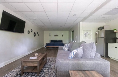 Helen Cabin | 2 Cabins, Walk 2 Helen, Air Hockey, Theater for 40