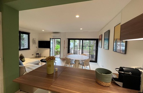 La Croix des Gardes Apartment | 2 CHAMBRES JARDIN/TERRASSE ACCES PLAGES A2B241