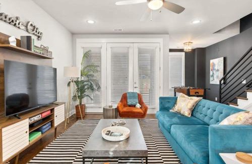 South Nashville House | 2 Chic Townhomes Near Geodis Sleeps 22