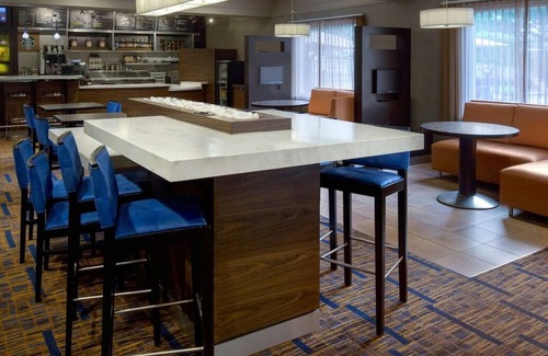 Woburn House | 2 Classy Units! FREE Parking, Pets Allowed, Close to USS Constitution Museum!