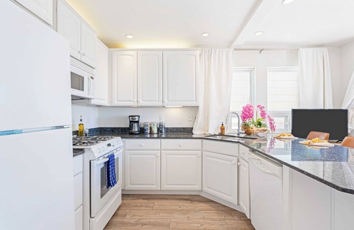 Cayucos Cottage | 2 Coastal Studios at Cayucus Beach Access + Ocean Views