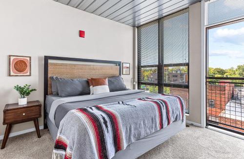 Old West Side Apartment | 2 Combined Apartments near Kerrytown Concert House