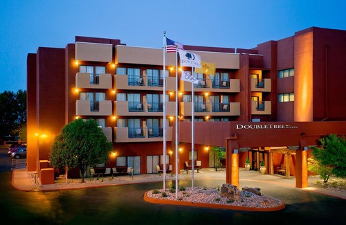 Southside House | 2 Connecting Suites at a 4⭐️ Hotel