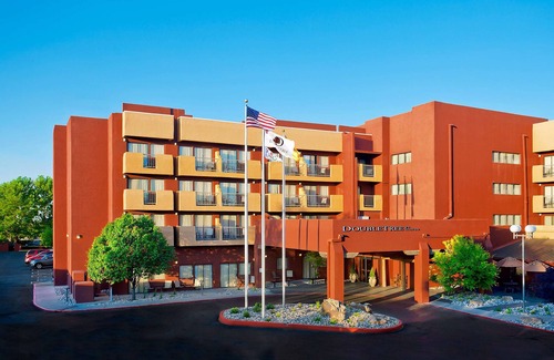 Southside House | 2 Connecting Suites at a 4⭐️ Hotel