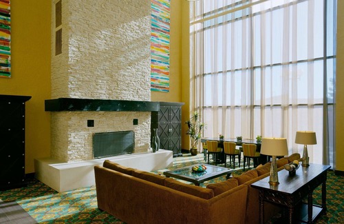 Southside House | 2 Connecting Suites at a 4⭐️ Hotel