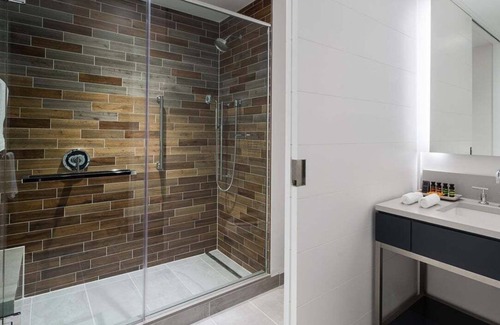 District Wharf House | 2 Connecting Suites at a 4⭐️ Hotel