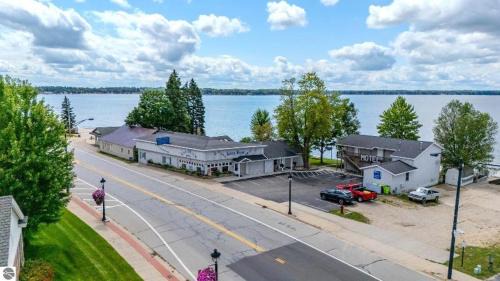 Lake City Hotel | 2 Cozy Combined Family Studios