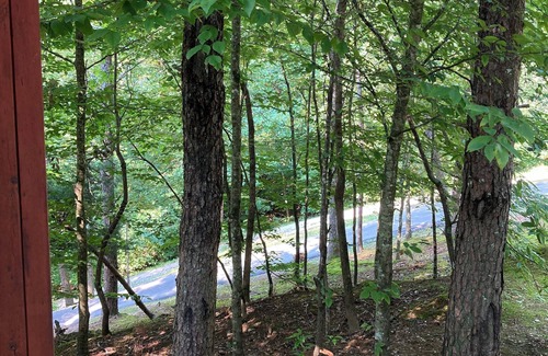 Saint Helens Cabin | #2, Delightful cabin with AC in Beattyville - Perfect for a getaway