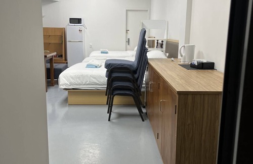 Auckland Apartment | 2 Double and 2 Single in 1 Room