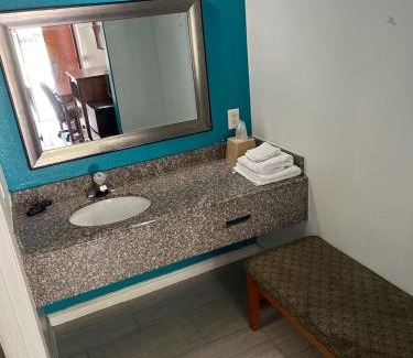 Livingston Apartment | 2 Double Beds Hotel Studio 107