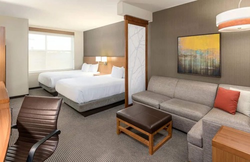 Greenville Downtown Apartment | 2 Double Queen Rooms + Sofa Beds, Free Breakfast, Walk to Peace Center