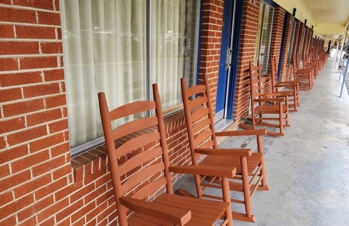 Maggie Valley House | 2 Doubles at Scottish Inns: Cozy Ambiance, Outdoor Pool, Maggie Valley - 2 Units