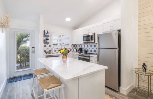 Captiva Apartment | 2 Elegant 2BR Villas by the Marina w/Direct Access to Boating Adventures