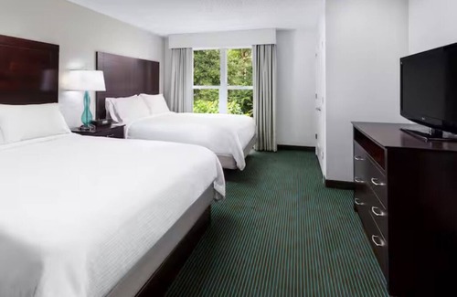 Florida Central Atlantic Coast Hotel | 2 Elegant Suites Perfect for Theme Park Escapes + Free Breakfast and Shuttle