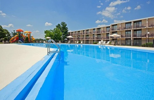 Harrisburg - Hershey House | 2 Family-Friendly Units w/Pools – 10 Min to Hersheypark Excitement!