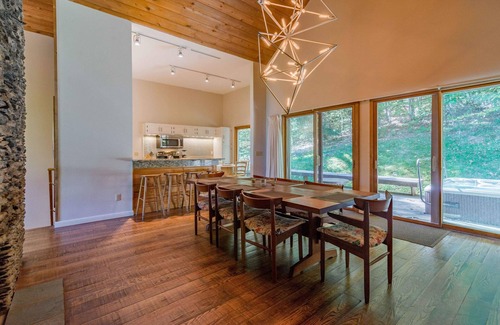 Stratton Mountain House | 2 Free Nights,Hot Tub,Sauna,Stratton Shuttle,
