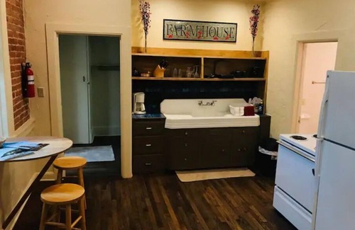 Sturgeon Bay Apartment | #2 Heart of Sturgeon-Bay, Walk to the beach, restaurants, bars, shops, museums