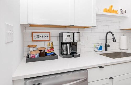 Indianapolis House | 2 Homes in 1 2 SPAs Sleeps 16 Near Downtown