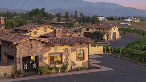 Temecula House | 2 Homes in Bella Vista Rd by AvantStay Sleeps 8 Vineyard Views Patios Fireplace in Temecula Wine Trail