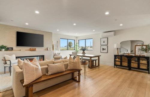 Point Loma Heights House | 2 Homes in San Clemente by AvantStay Sleeps 26, Steps from Sunset Cliffs, Ocean Beach & Dining