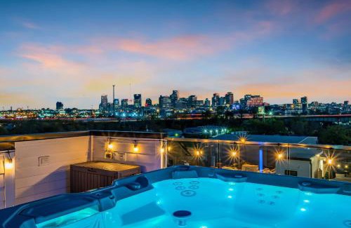 Katie Hill Neighborhood House | 2 Hot Tubs Karaoke Game Room Downtown Nashville