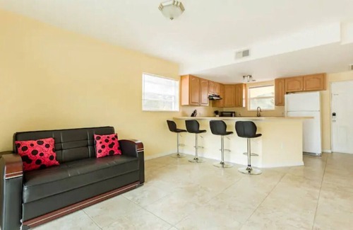 Brandon House | 2 houses 5bed 4bath heated pool prime location