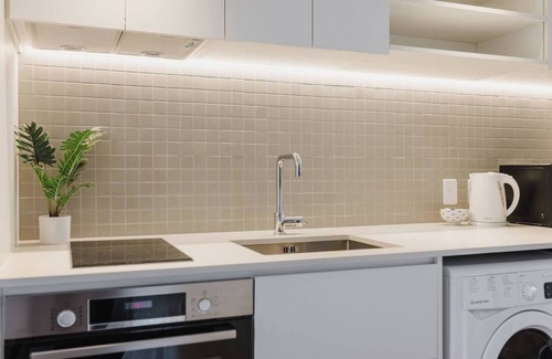 Te Aro Apartment | 2-in-1: 2BR Apt + Self-Contained Studio