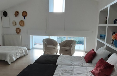 La Roche-sur-Yon Bed & Breakfast | 2 independent BEDROOMS in a charming barn for 4 people in the city center