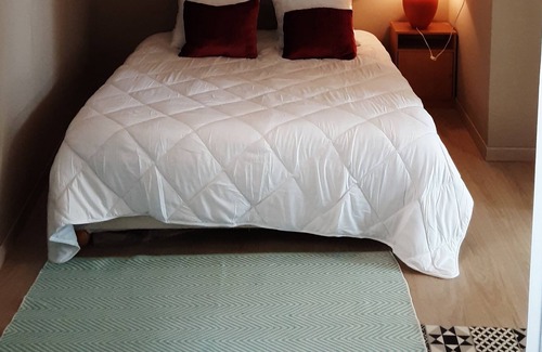 La Roche-sur-Yon Bed & Breakfast | 2 independent BEDROOMS in a charming barn for 4 people in the city center