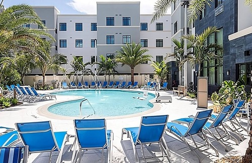 Naples Apartment | 2 Inviting Rooms w/Pool & Hot Tub Access – Perfect for Marco Island Relaxation