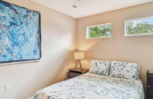 Carver City - Lincoln Gardens House | 2 King Bed Hot Tub Home