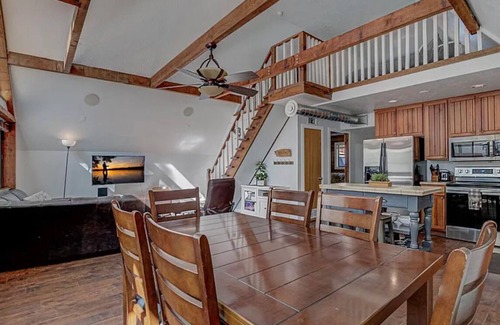 Strawberry Cabin | 2 King Beds, Family-Friendly- Fenced, Pets OK, Loft, Fire Pit, Coffee Bar & WIFI