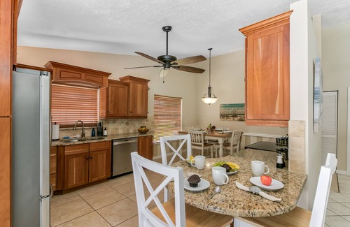 Vero Beach South House | 2 King Beds, Heated Pool, Private neighborhood,10 min to Beach,5 min to Downtown