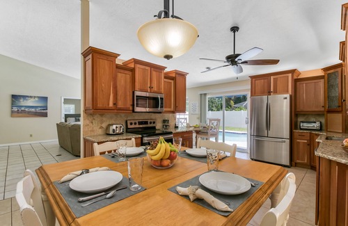 Vero Beach South House | 2 King Beds, Heated Pool, Private neighborhood,10 min to Beach,5 min to Downtown