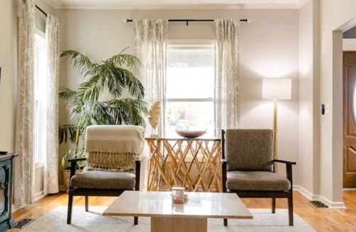 Southmoreland House | 2 KING Beds + Smart TV + Coffee &Tea + Walk to Westport