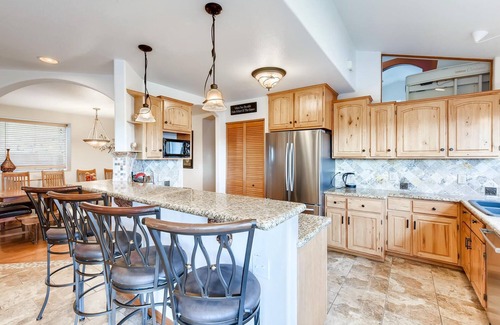 Colorado Springs House | 2 KING Masters, Pikes Peak Views. Sleeps 17, Close To AF Academy - 2 Living Rms