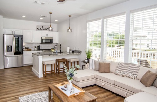 Oxford Condo | 💎2 King Suites 3 Minute Drive to All in Oxford 💎n