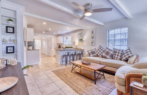 Waveland Cottage | 2 Kings Beach and Bay-3 blocks