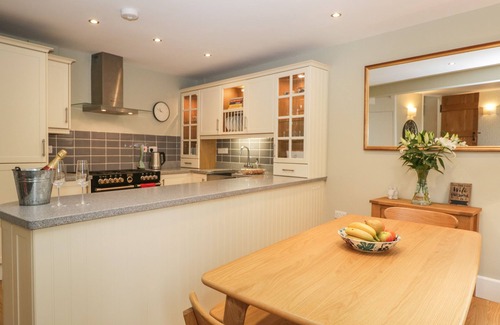 Sedbergh Cottage | 2 KINGS YARD, pet friendly, character holiday cottage in Sedbergh