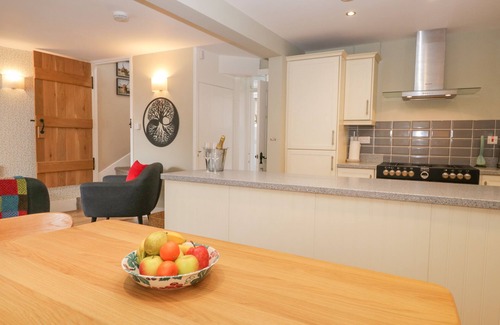 Sedbergh Cottage | 2 KINGS YARD, pet friendly, character holiday cottage in Sedbergh
