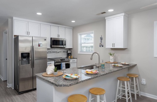 McCutcheon Field House | 2 Kitchens, 2 Living Rooms, Sleeps 10