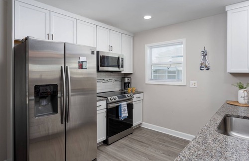 McCutcheon Field House | 2 Kitchens, 2 Living Rooms, Sleeps 10