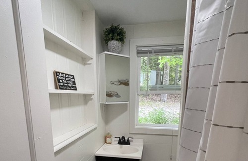 Hillsboro Cottage | 2 lakefront cottages on Franklin Pierce Lake