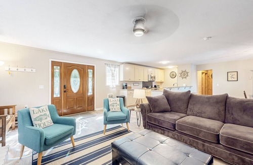 Lakeside House | 2 lakefront homes with year-round dune/water access right from the property
