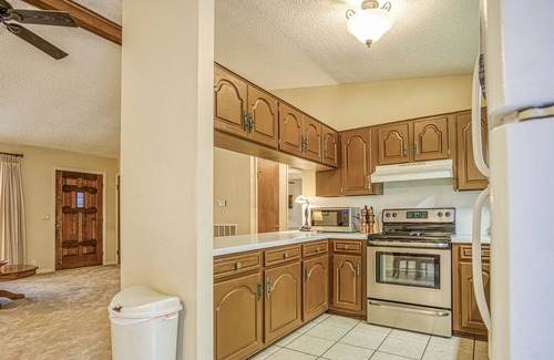 Hot Springs Village House | 2 Leganes Lane - A nicely updated one level two bedroom two bath home with