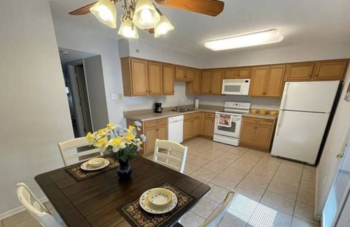 Kenner - Louis Armstrong International Airport Apartment | 2 Level Home W Fenced Back Yard!